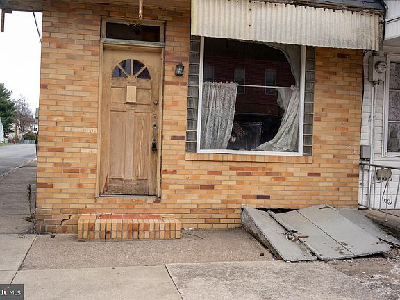 3rd image of 333 N Vine St