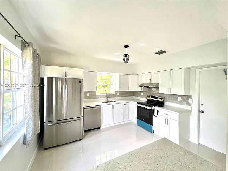 1506 Delgado Ave — Photo 8