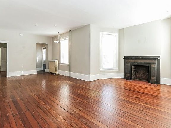 3rd image of 1003 W Main St APT 1
