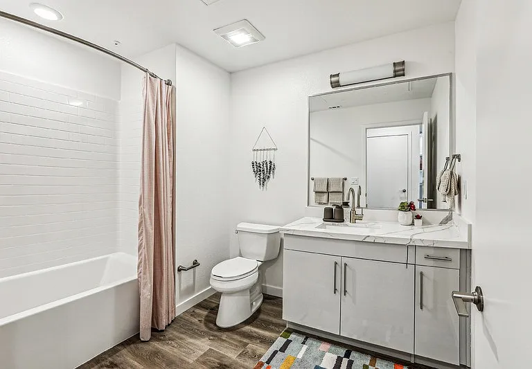 Link Apartments Four12 — Photo 10