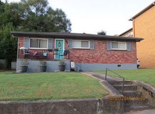 409 E Clover St, Harlan, KY 40831