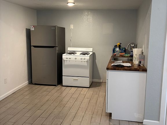 2nd image of 400 Tania Dr #2