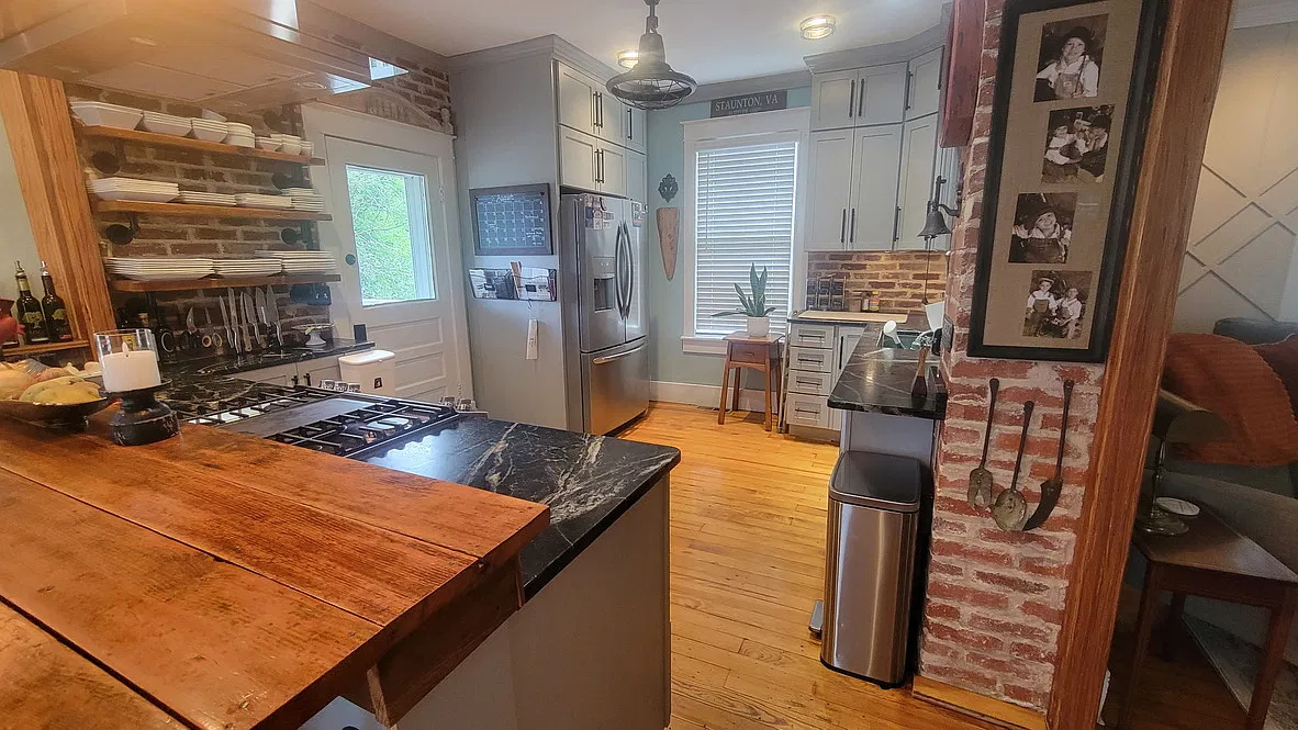3 bed, 1.5 bath, 1362 sqft, $2,200 — Photo 3