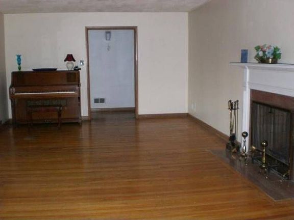 3rd image of 4327 Aberdeen Cir
