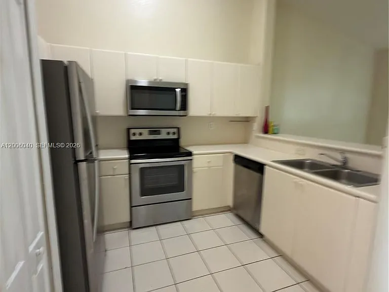 2728 SE 17th Ave #202 — Photo 5