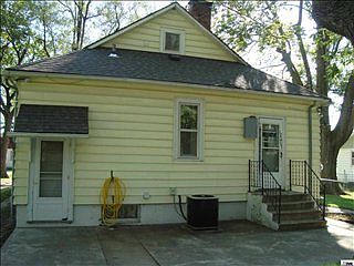 3rd image of 617 Pearl St