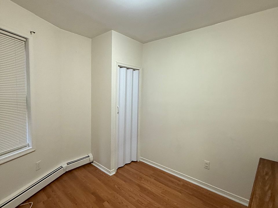 1st bedroom