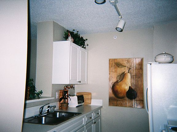 5th image of 651 Okeechobee Blvd APT 705