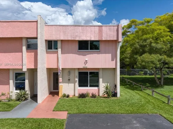 7911 SW 7th Pl, North Lauderdale, FL 33068