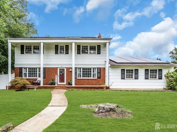 1 Macintosh Ct, East Brunswick, NJ 08816