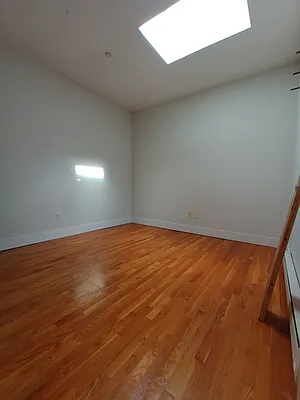 Rented by City Vista Inc | media 10