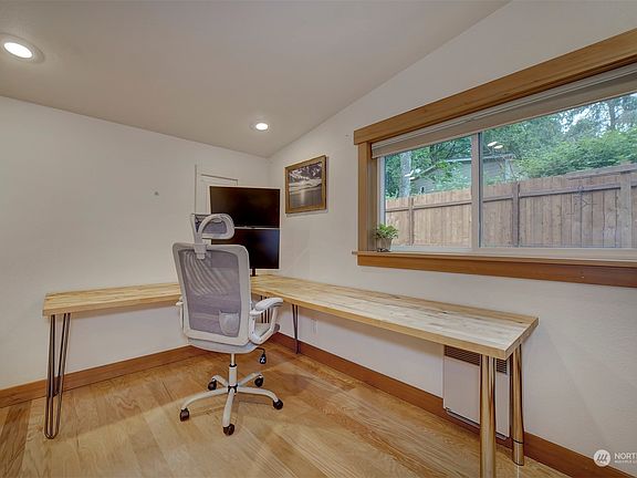 4th image of 12598 NE Munson Street