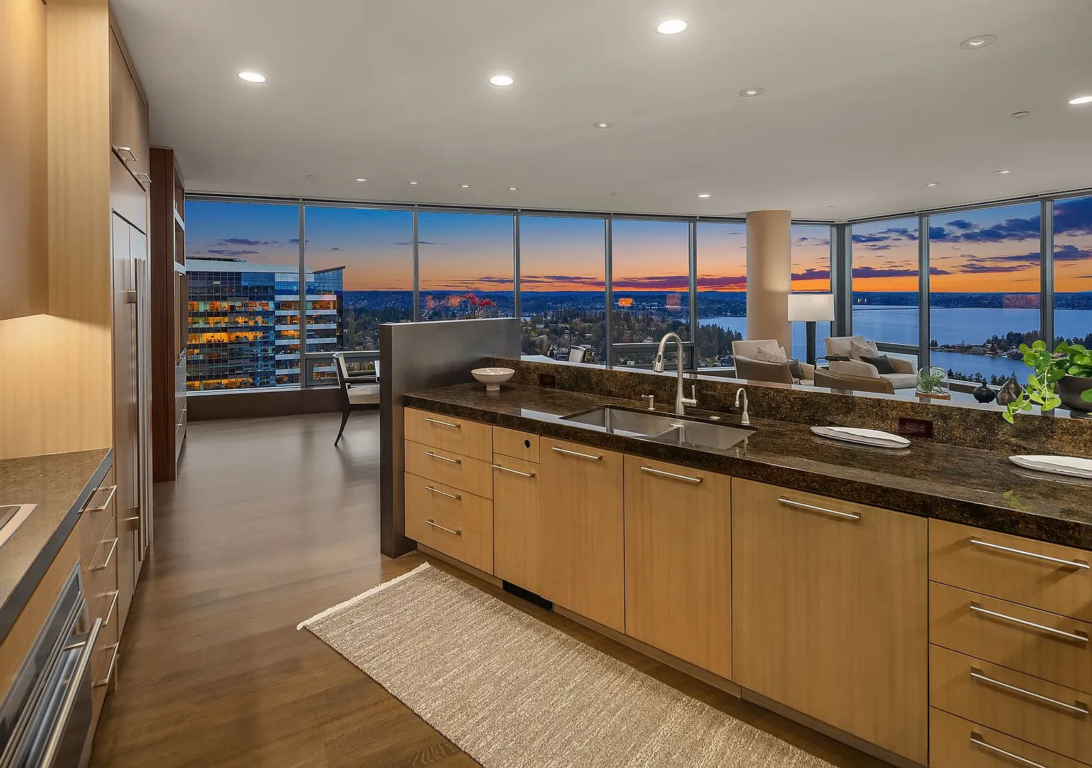 3Bd/2.5Ba Bellevue Condo — Photo 4