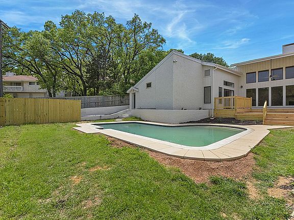 2nd image of 3110 Woodford Dr