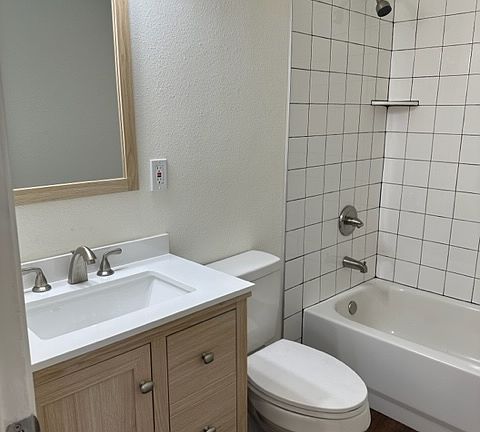 4th image of 6017 Calle Nueve NW