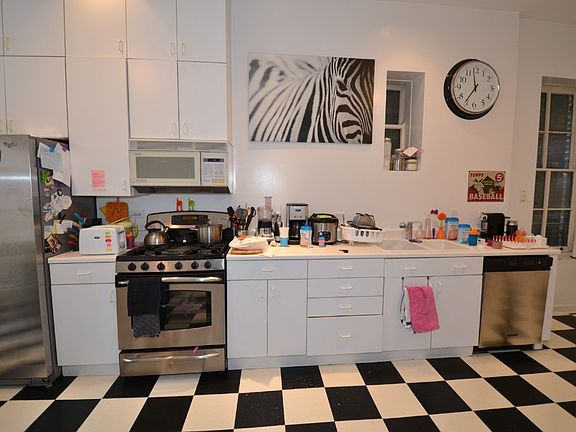 2nd image of 537 W Fullerton Pkwy #2F