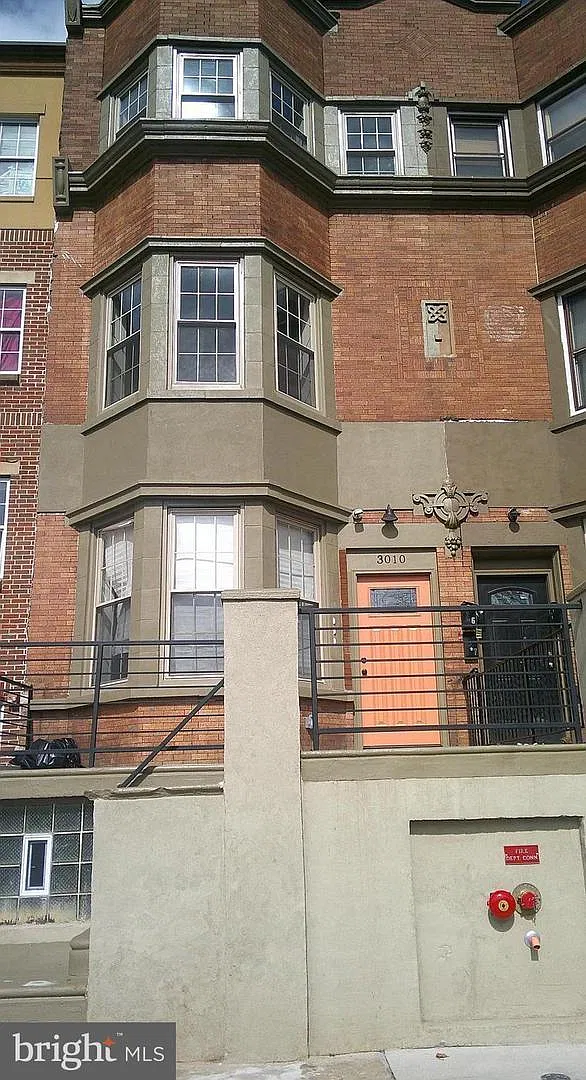 2 bed, 900 sqft, $1,600 — Photo 1