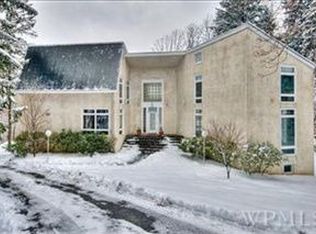 6 Hearthstone Cir, Scarsdale, NY
