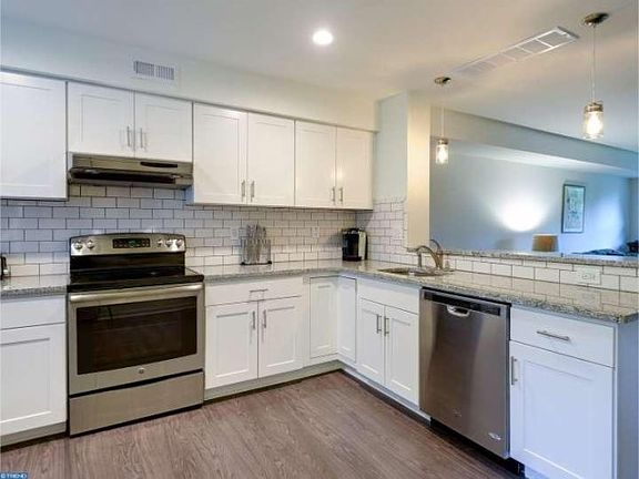 2nd image of 223 Westbury Ct