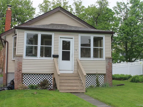 1 CHESTNUT Street, Cornwall, NY 12518