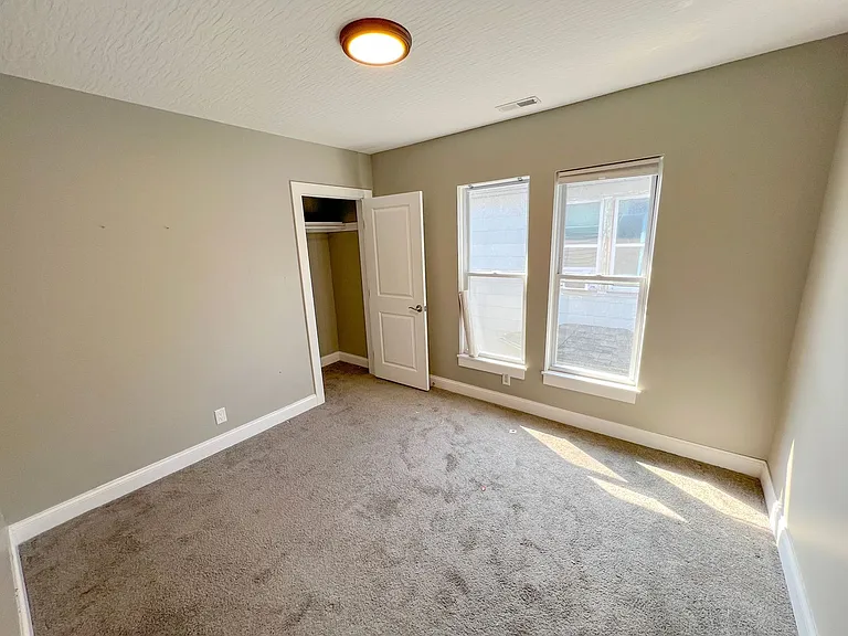 137.5 Avondale Ave — Photo 21