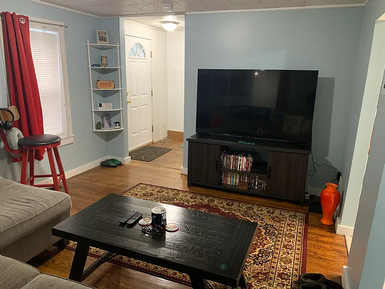 25 Main St #4 — Photo 4