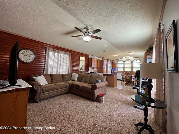 3rd image of 586 Palomino Ln