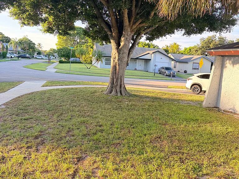 7436 SW 14th Ct — Photo 10