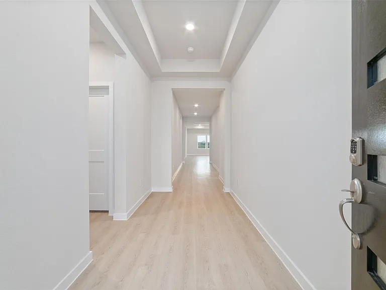 5831 Westwood Shore Dr — Photo 3