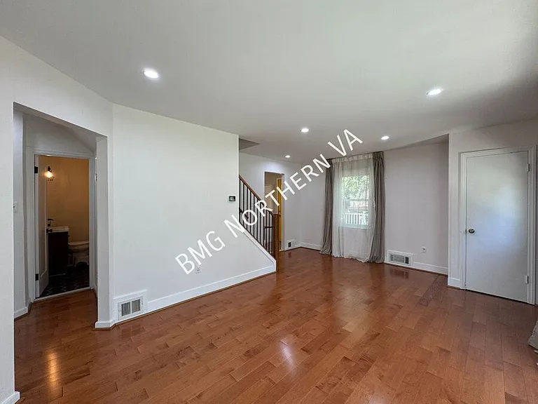 1909 Rollins Dr — Photo 5