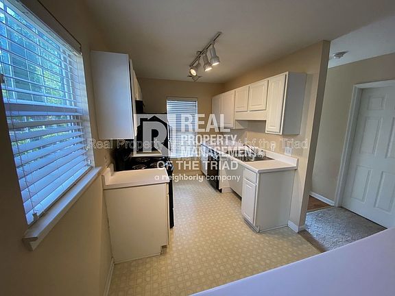 2nd image of 3389 Hyde Place Cir