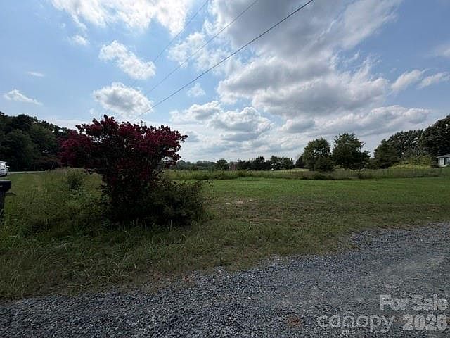 2nd image of 709 Bruce Thomas Rd
