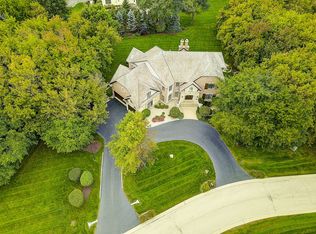 3 Barberry Dr, Hawthorn Woods, IL 60047