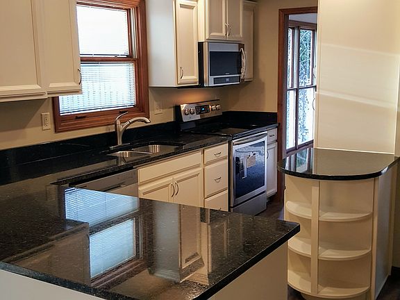 2nd image of 548 Kensington Dr