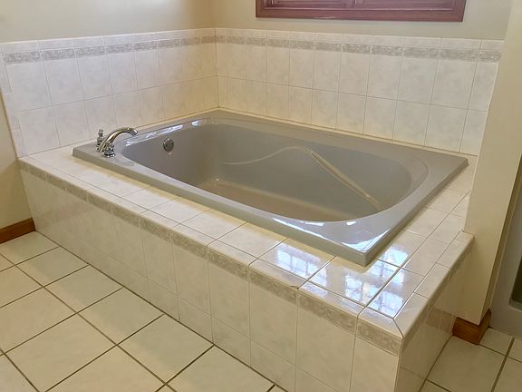 Master Bedroom Jetted Tub