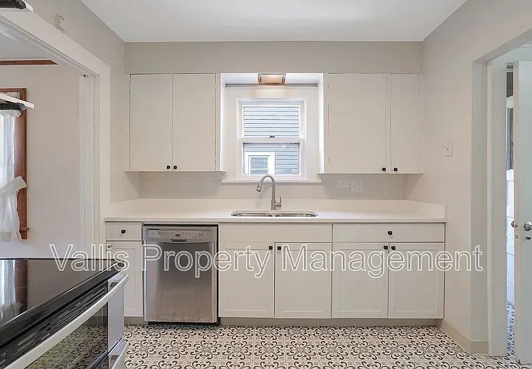 1760 Winter St SE — Photo 9