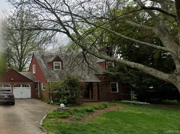 200 Howard Street, East Williston, NY 11596