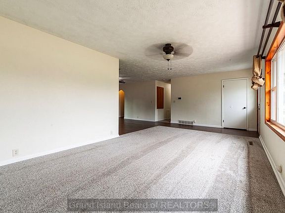 5th image of 207 W 13th St