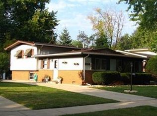 806 W Strieff Ln, Glenwood, IL 60425
