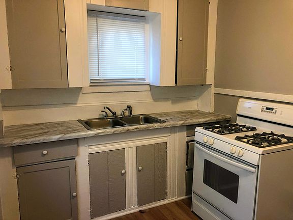 4th image of 349 Corinne St SW #1