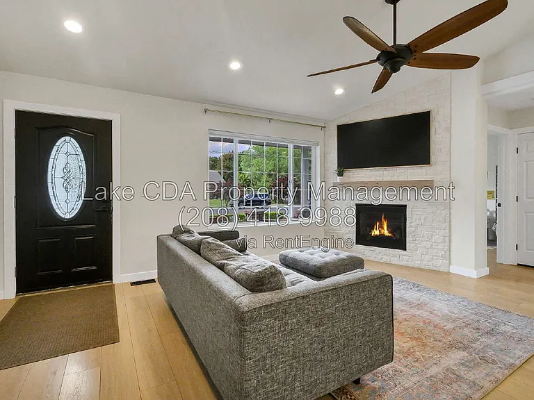 2082 E Greenleaf Ln — Photo 5