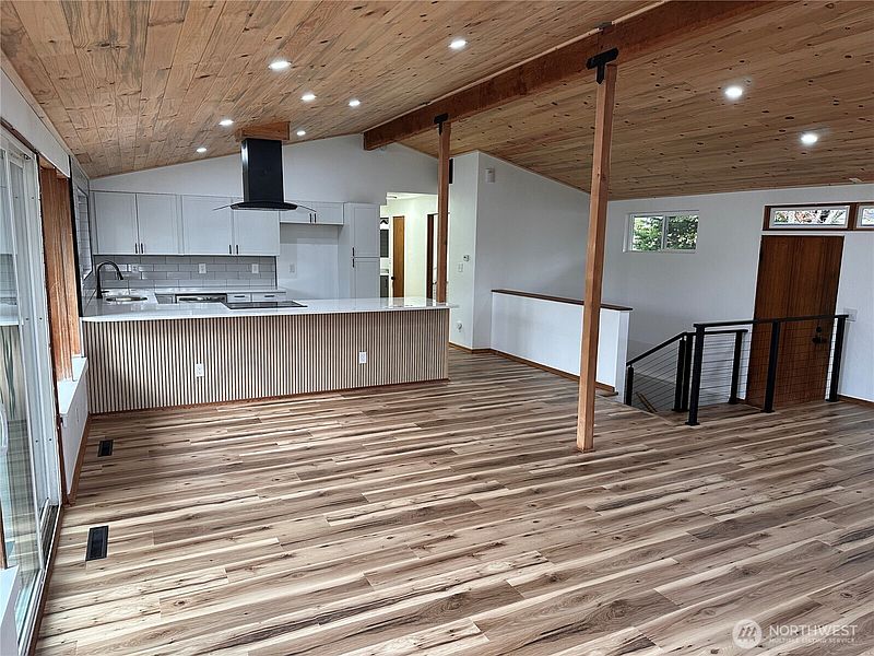 4th image of 3219 Halverson Avenue