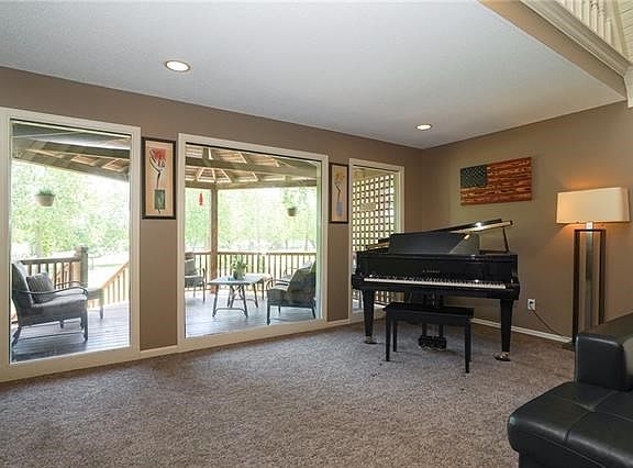 5th image of 514 NE Golfview Dr