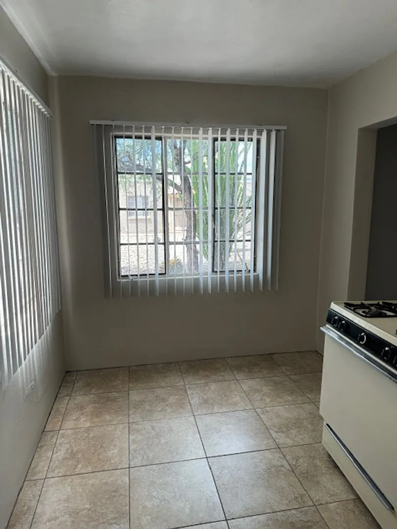 2620 N. Stone Avenue — Photo 4
