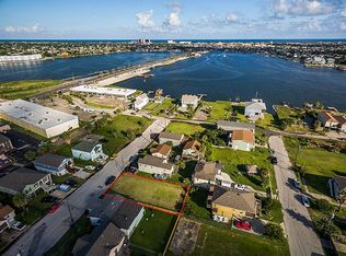 1021 62nd St, Galveston, TX 77551