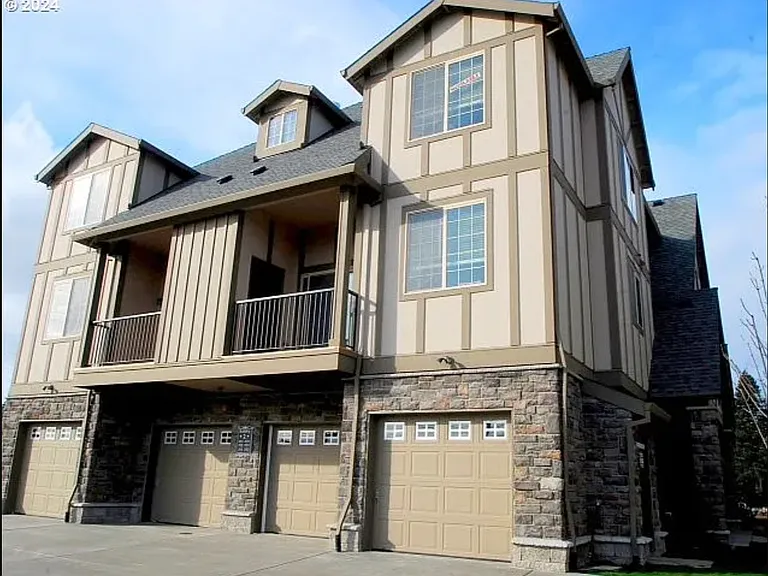 7940 NE Miriam Way — Photo 3