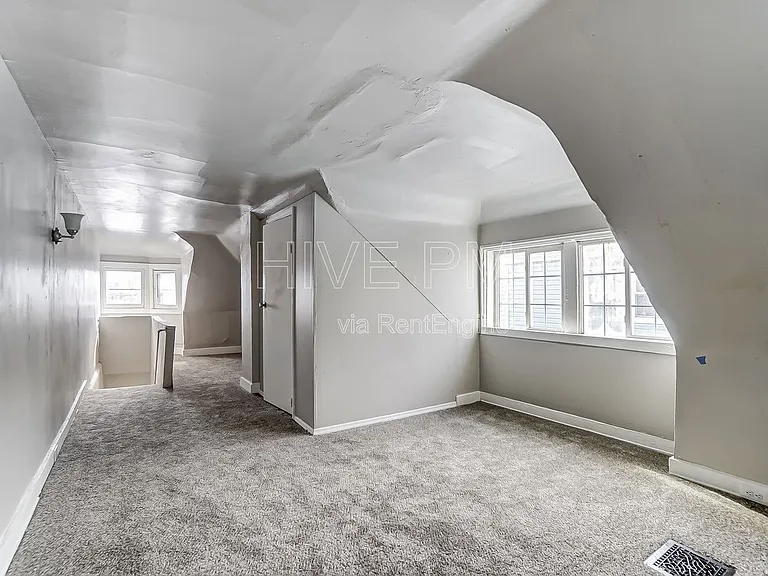 1758 Brewster Ave — Photo 29