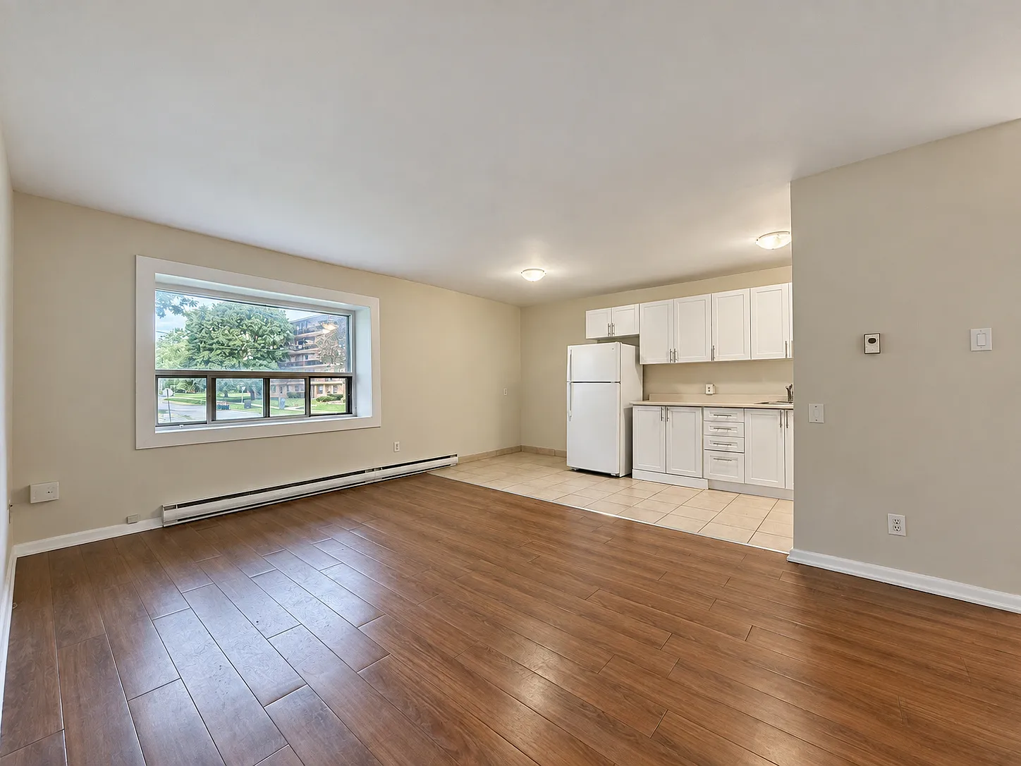 880 Colborne Rd — Photo 2