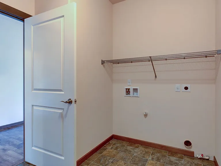 1640 SW Downfield Way — Photo 22