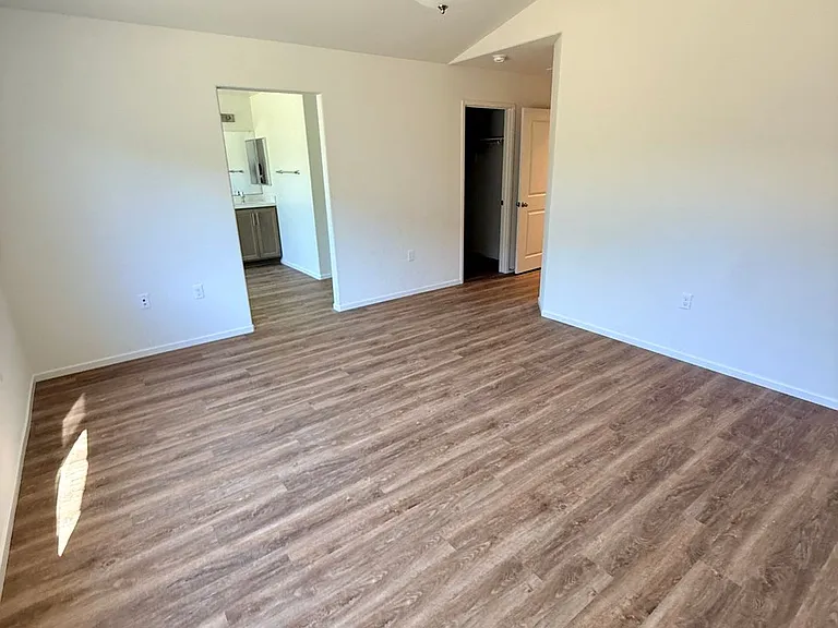 11705 Sebastian Rd — Photo 32